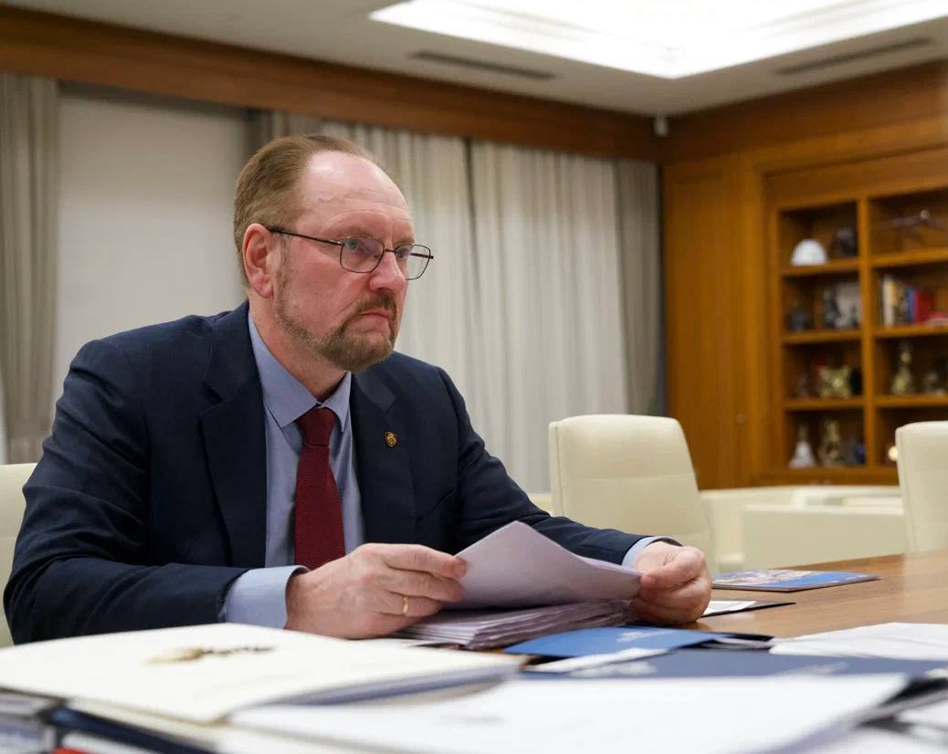 Глава Минстроя России Ирек Файзуллин провел рабочую встречу с начальником Главгосэкспертизы России Игорем Маныловым Глава Минстроя России Ирек Файзуллин провел рабочую встречу с начальником Главгосэкспертизы России Игорем Маныловым