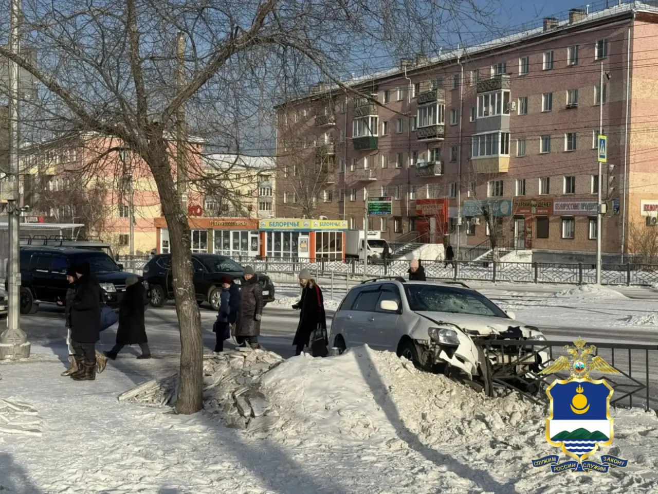 В Улан-Удэ мужчина пошел на "красный" и угодил под колеса "Тойоты"