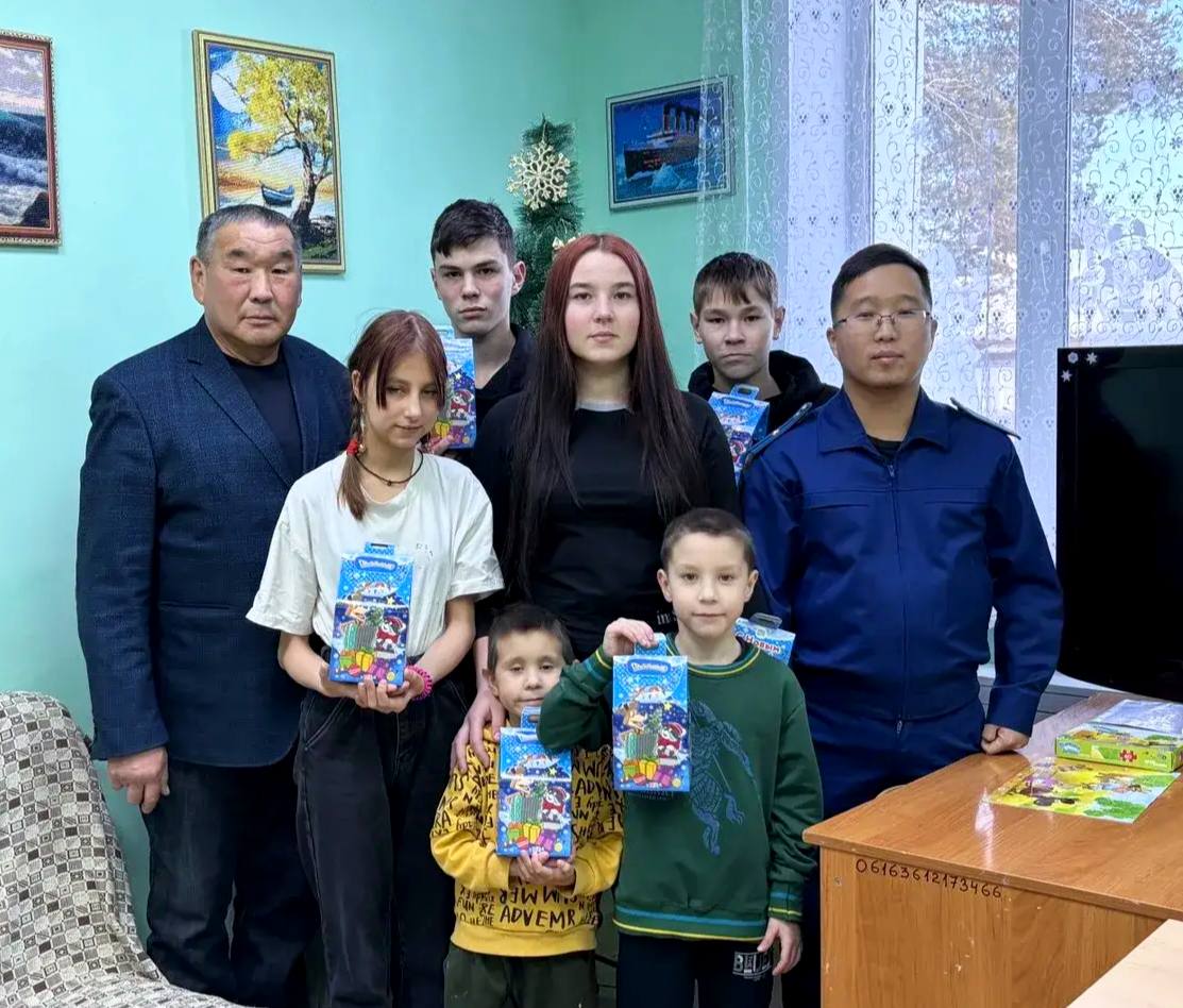 Прокуратура Курумканского района поздравила воспитанников центра социальной помощи