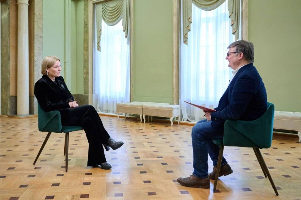 Ольга Любимова: С коллегами из «Аргументов и Фактов» пообщались о новинках отечественного кинопроката, «Бриллиантовой бабочке» и музейных блокбастерах