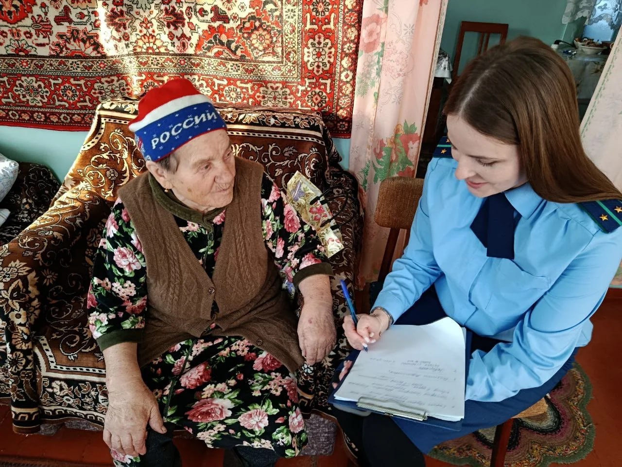 Прокуратура поздравила ветеранов Великой Отечественной войны и тружеников тыла с наступающим Новым годом