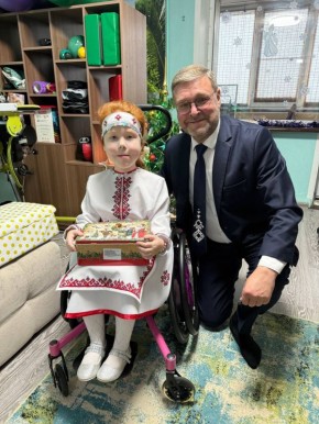 Константин Косачев: Поздравил Еву, чудесную девочку из Йошкар-Олы, с Новым Годом! Мой шарик с Елки Желаний - исполнение её мечты))))