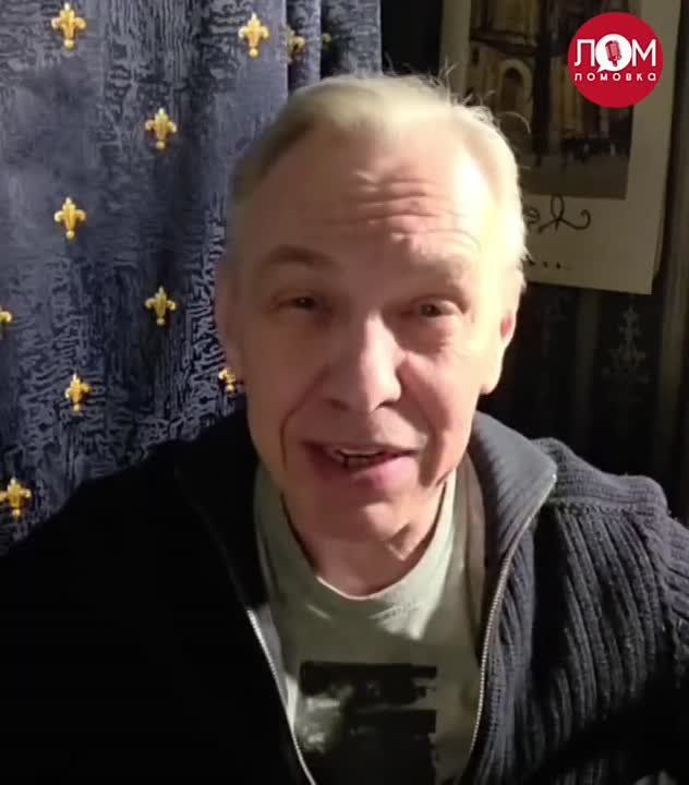 Рок-музыкант Александр Скляр поздравил всех россиян с Новым годом, уделив особое внимание защитникам нашего Отечества