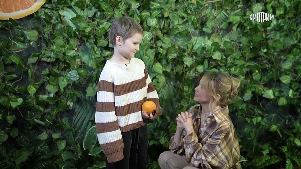 Дмитрий Григоренко в рамках новогодней акции "Ёлка желаний" исполнил мечту девочки встретиться с актерами "Чебурашки"