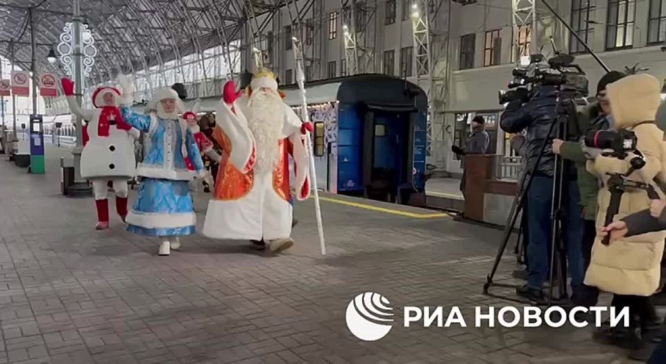 Поезд Деда Мороза прибыл в Москву