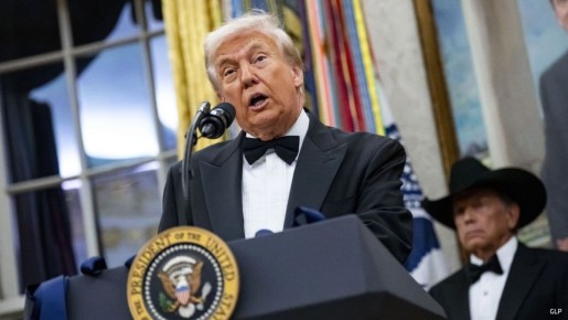 Дональд Трамп рассказал, что общался с Мадуро неделю назад и призвал его сдаться для мирного урегулирования ситуации