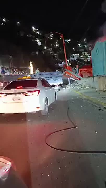 Очень сильно разрушен один из главных венесуэльских портов