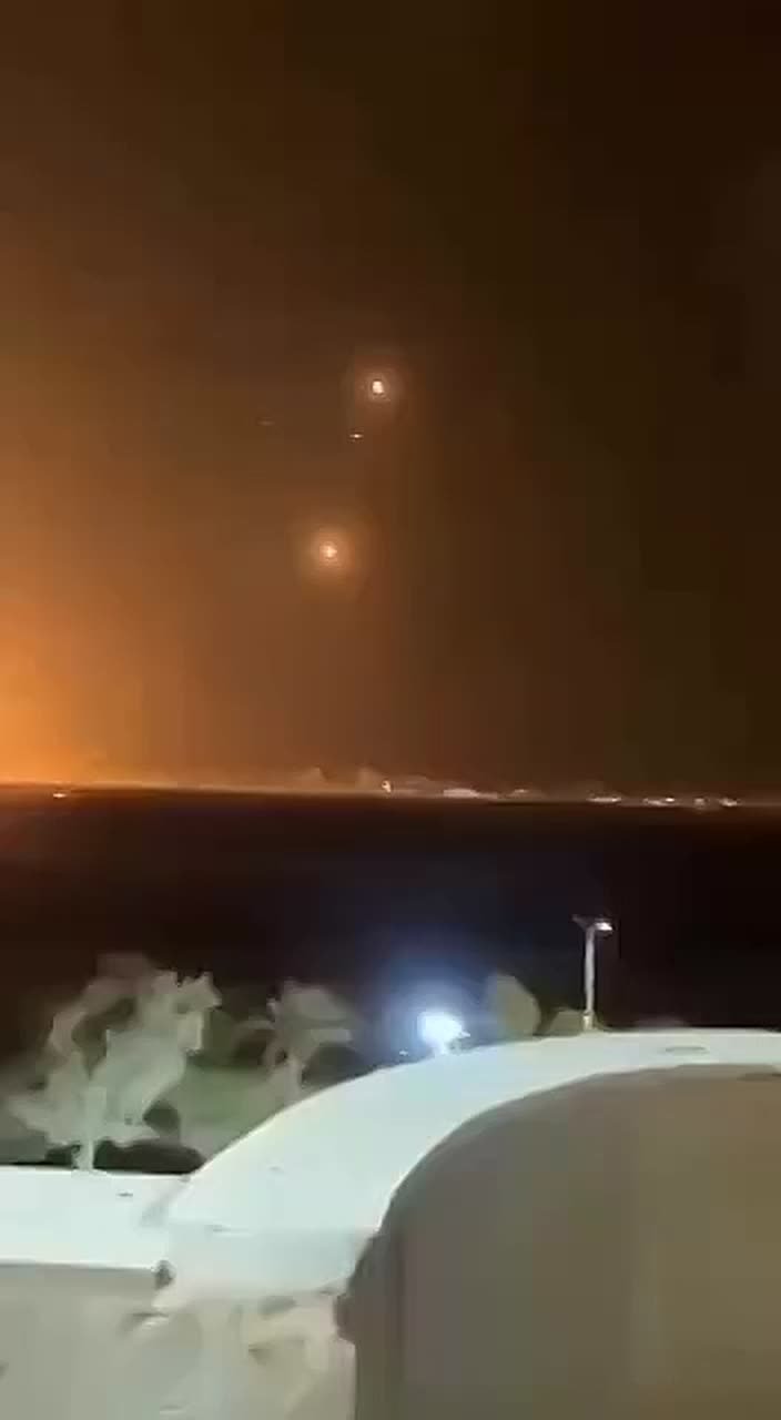 В сетях распространяются новые кадры сильнейшего обстрела столицы Венесуэлы