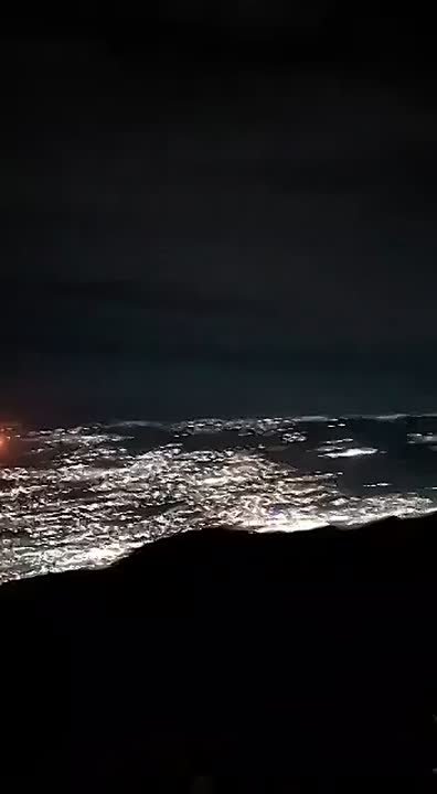 СМИ сообщают об особенно сильных и непрекращающихся звуках взрывов на Фуэрте-Тиуне