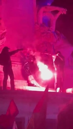 Во Франции, Италии и США проходят митинги против действий США в Венесуэле