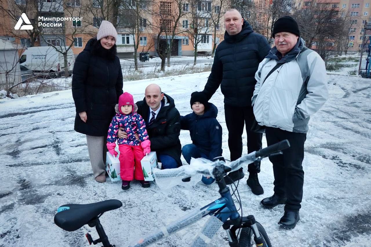 Иван Куликов исполнил мечты двух ребят в рамках «Ёлки желаний» Иван Куликов исполнил мечты двух ребят в рамках «Ёлки желаний»