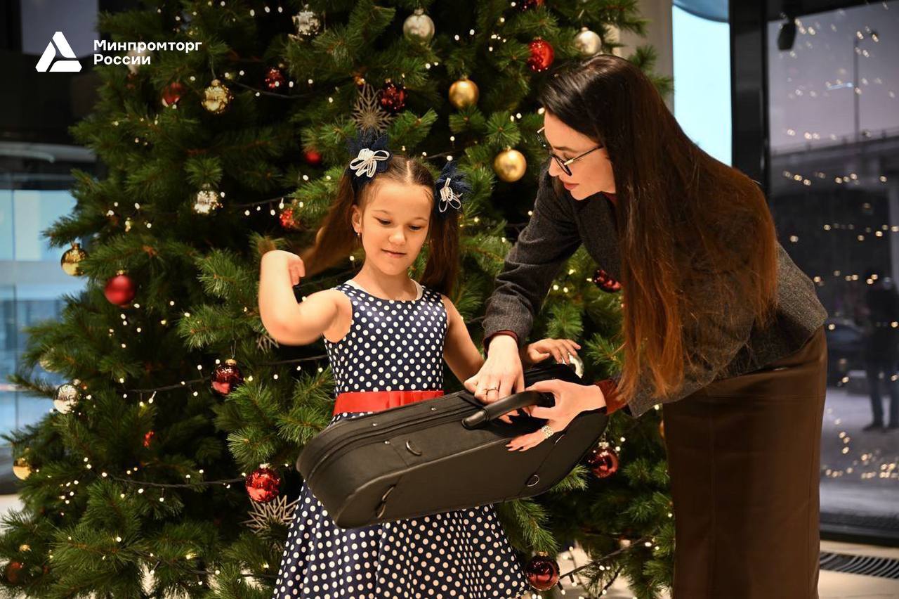 Иван Куликов исполнил мечты двух ребят в рамках «Ёлки желаний» Иван Куликов исполнил мечты двух ребят в рамках «Ёлки желаний»