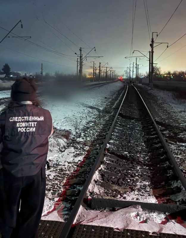 Поезд насмерть переехал трёх человек в Иркутской области