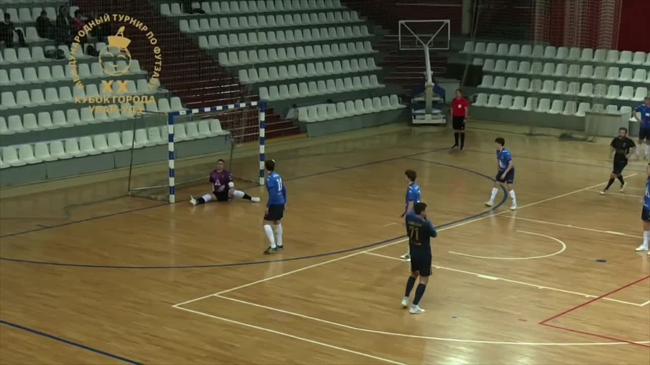 Паркет скрипит, трибуны ревут