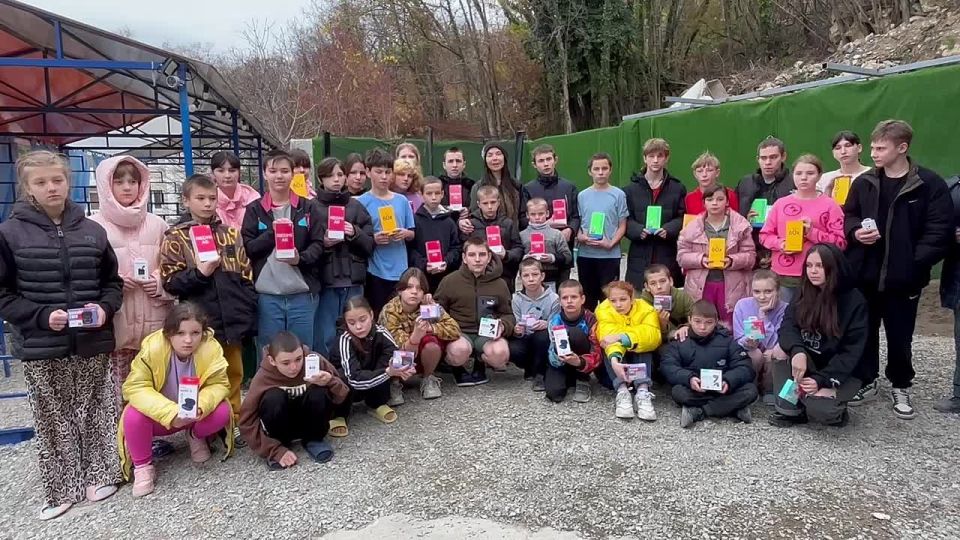 Новая группа детей из школы-интерната из Амвросиевки, ДНР, сердечно благодарит подписчиков нашего канала за возможность отдохнуть на море в Сочи