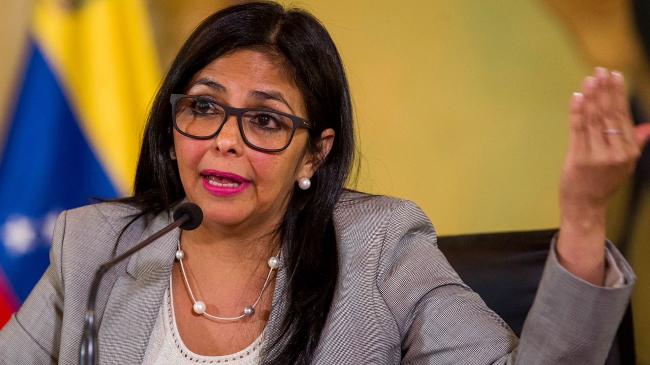 Администрация США потребовала от и.о. президента Венесуэлы Делси Родригес прекратить поставки нефти странам, которые Вашингтон считает своими противниками, пишет газета Politico