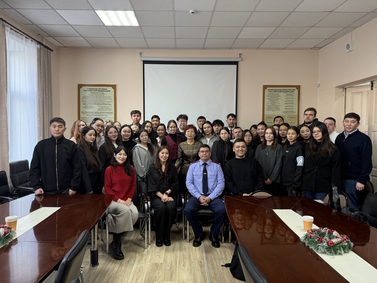 В Улан-Удэ сотрудники следственного управления приняли участие в заседании студенческого «Клуба будущего следователя» В Улан-Удэ сотрудники следственного управления приняли участие в заседании студенческого «Клуба будущего следователя»