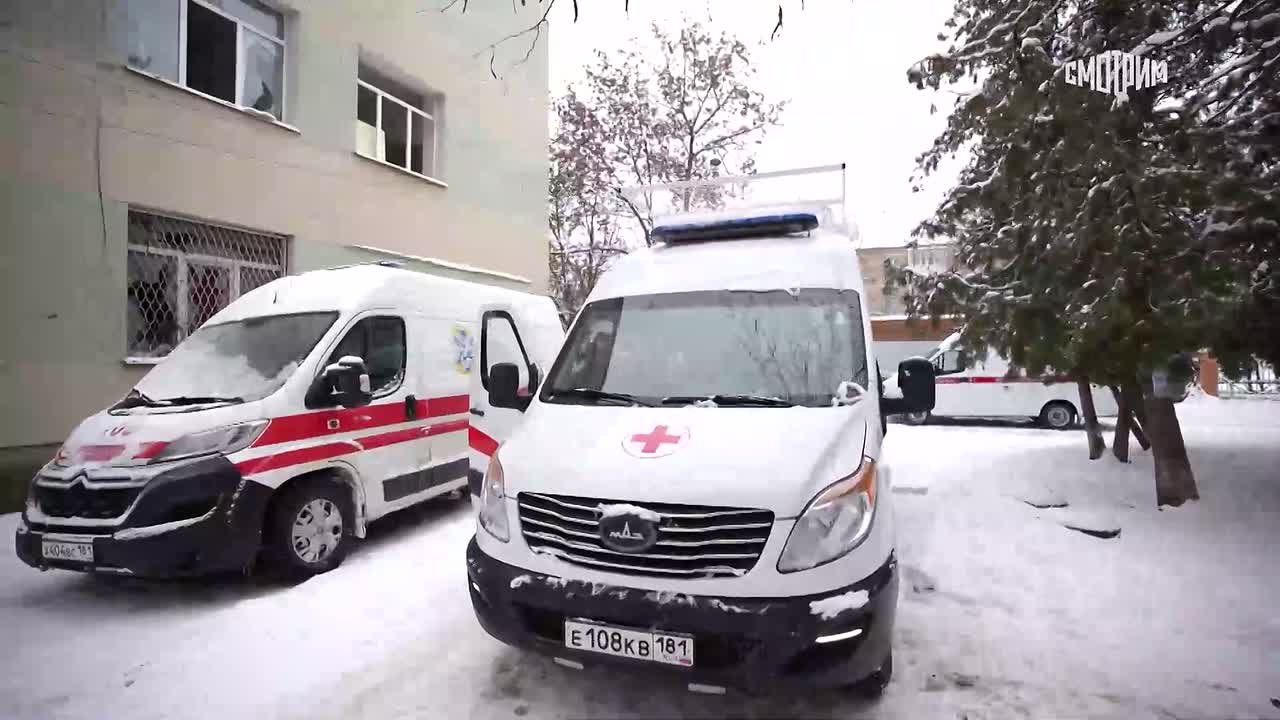 11111В ЛНР врачам, работающим в зоне постоянных ударов ВСУ, передали бронированную машину скорой помощи