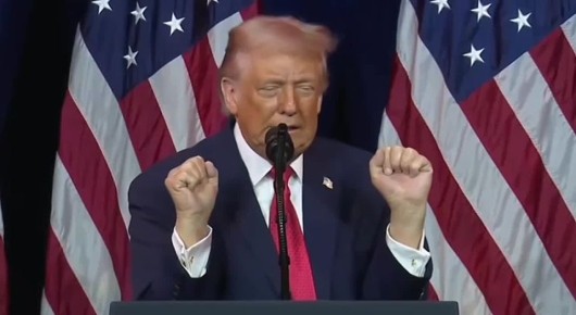 Трамп делает шоу. На первом видео американский президент демонстрирует, как тяжело приходится женщинам в спорте, когда с ними состязаются извращенцы-трансгендеры*