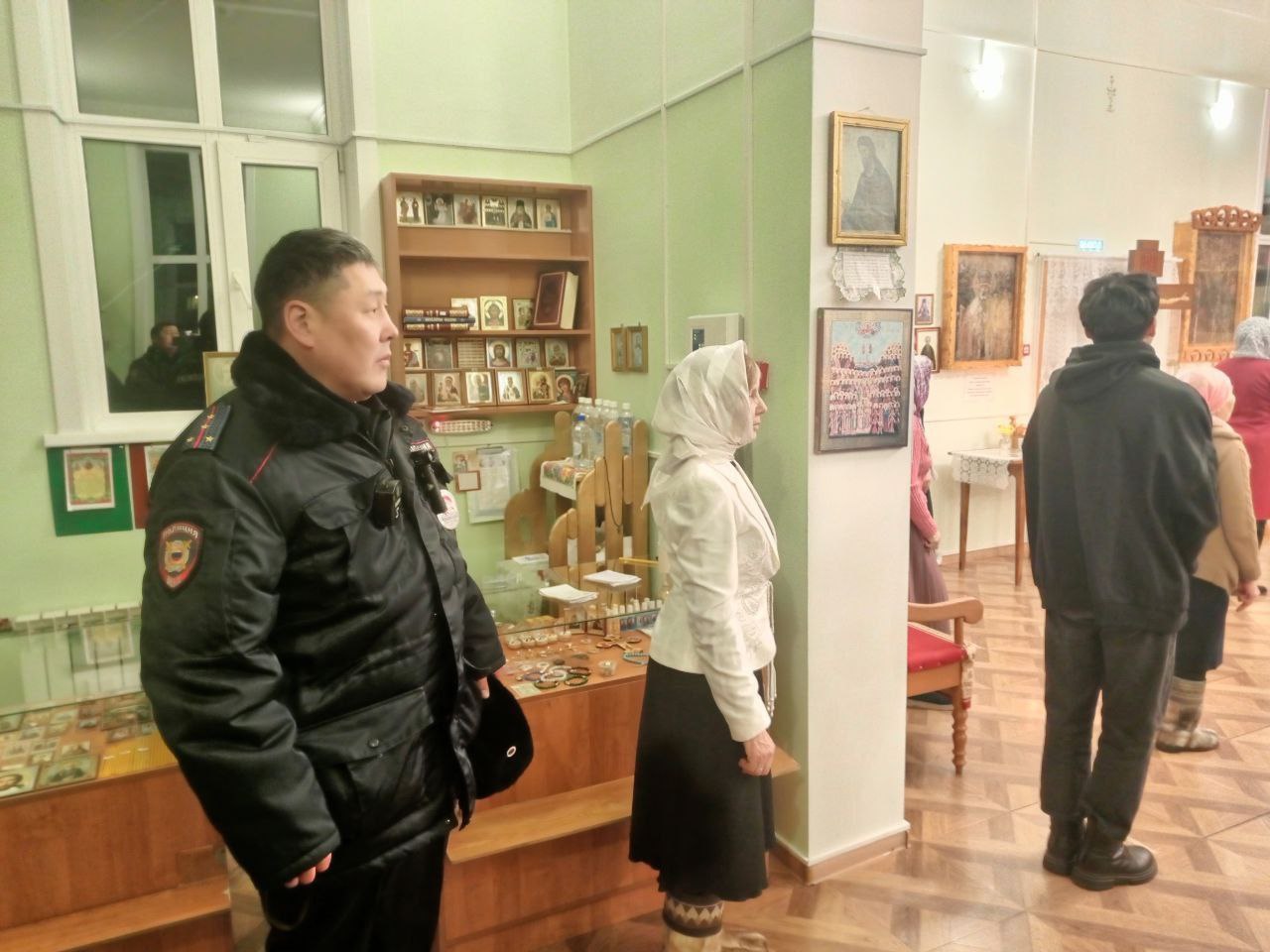 Полиция Бурятии поздравляет всех жителей и гостей региона с светлым праздником Рождества Христова! Полиция Бурятии поздравляет всех жителей и гостей региона с светлым праздником Рождества Христова!