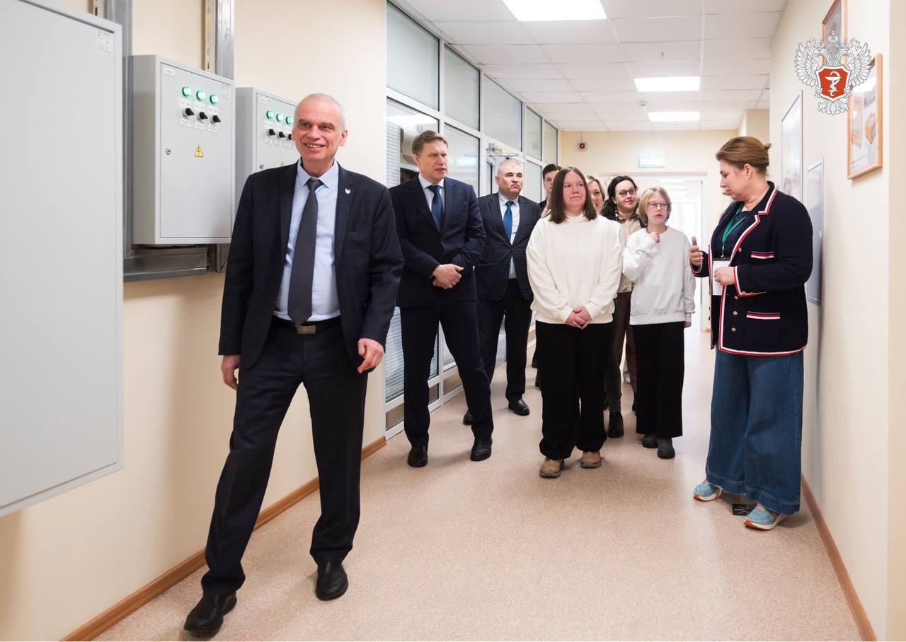 «Ёлка желаний»: Михаил Мурашко исполнил мечту 17-летней Анны из г. Кстово Нижегородской области «Ёлка желаний»: Михаил Мурашко исполнил мечту 17-летней Анны из г. Кстово Нижегородской области