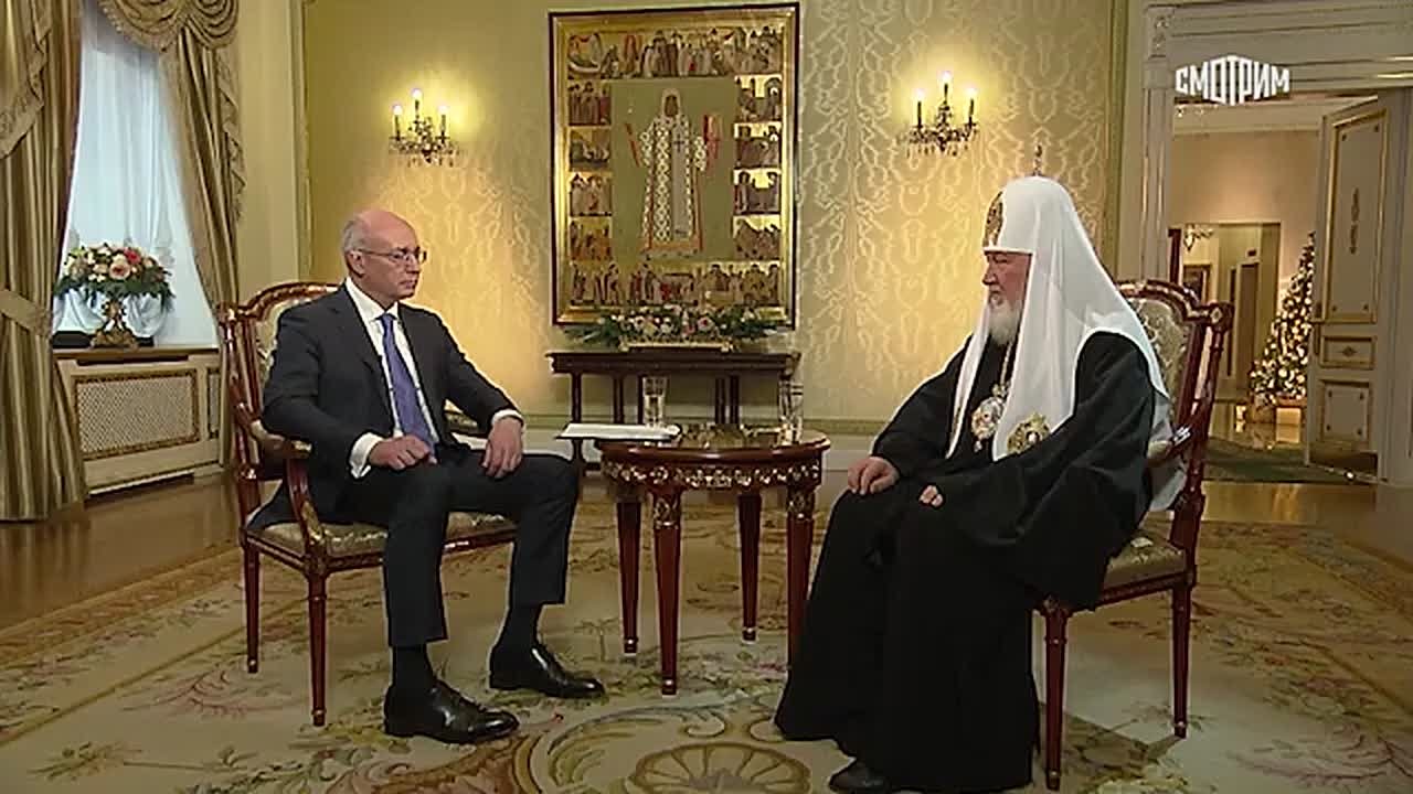 В обществе должен быть консенсус вокруг главных вопросов безопасности, заявил патриарх Московский и всея Руси Кирилл в рождественском интервью гендиректору ТАСС Андрею Кондрашову в эфире "России 1"