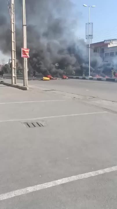 Протестующие в Иране захватили город Абданан на западе страны, заявила оппозиция