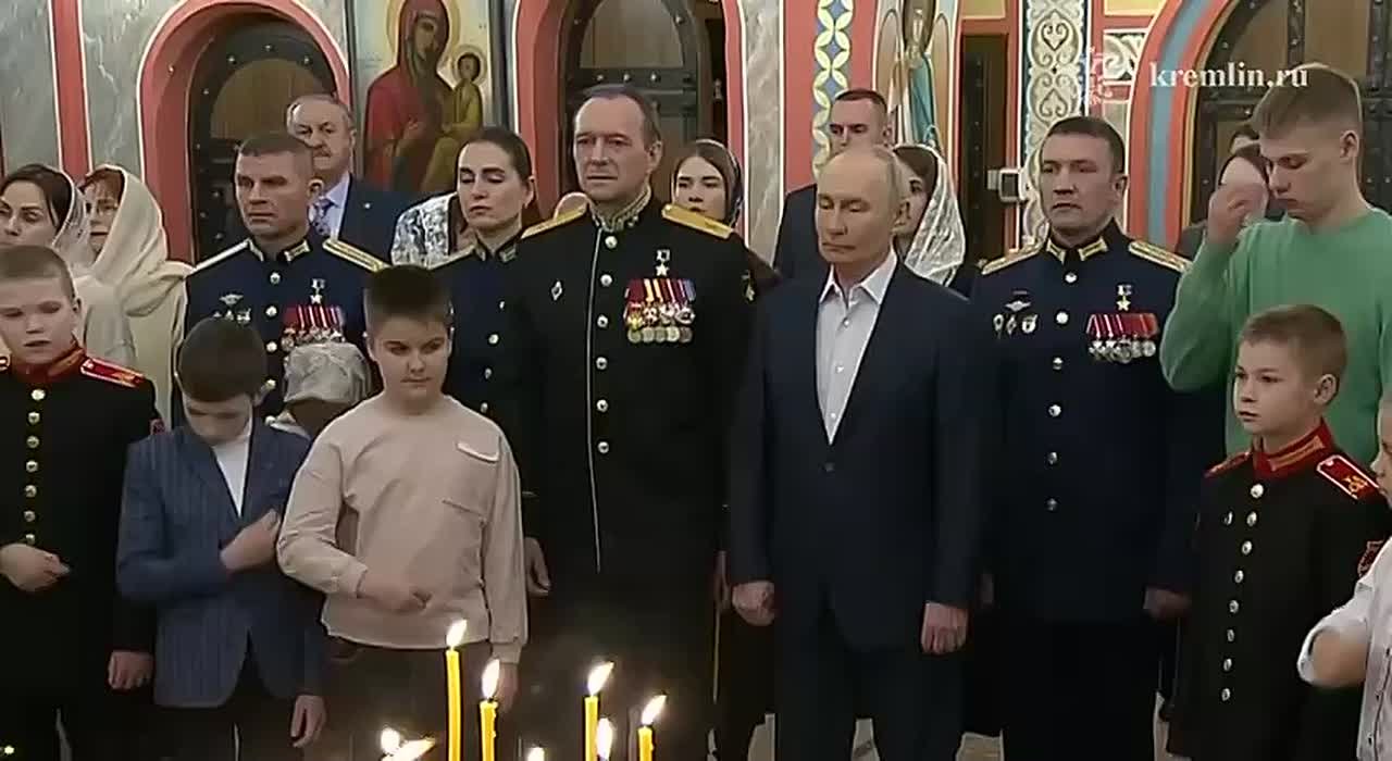 Дорогие читатели, от всей души поздравляем вас со светлым праздником Рождества Христова! Пусть в каждый дом он принесёт мир, душевное согласие и благополучие