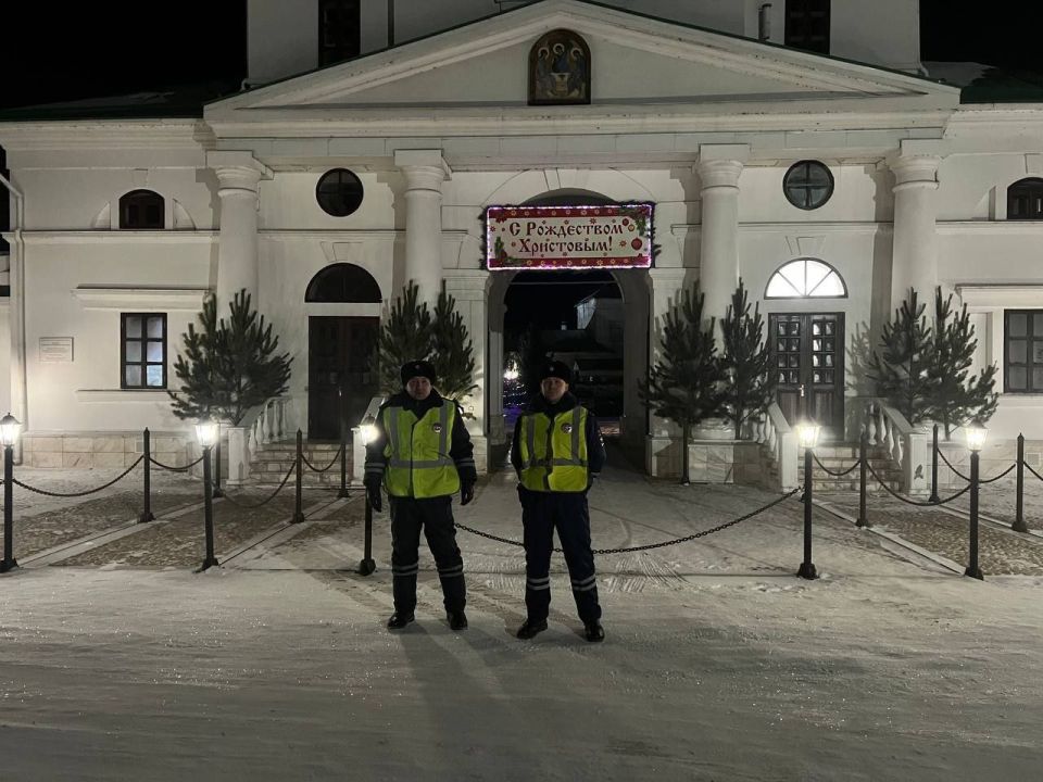 Полиция Бурятии поздравляет всех жителей и гостей региона с светлым праздником Рождества Христова!