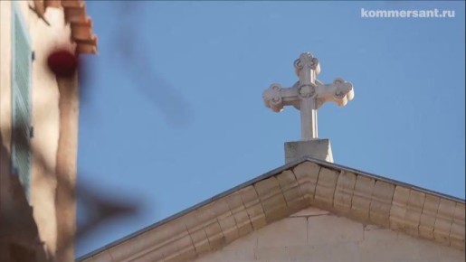 «С одной стороны, фигура не национального, а прямо-таки межпланетного масштаба, икона кино и моды, чей соблазнительный силуэт стал частью французского культурного пейзажа XX века. С другой — стареющая женщина, которая долгие...