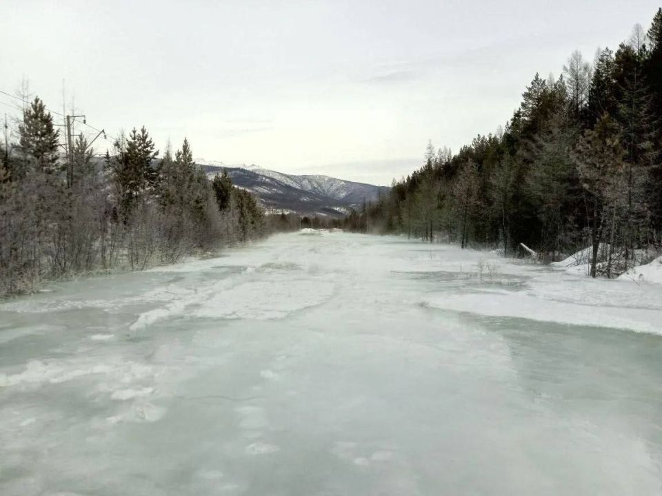 Последствия выхода наледи устраняют на севере Бурятии