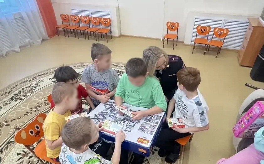 Полицейский Дед Мороз продолжает новогоднее шествие по Бурятии