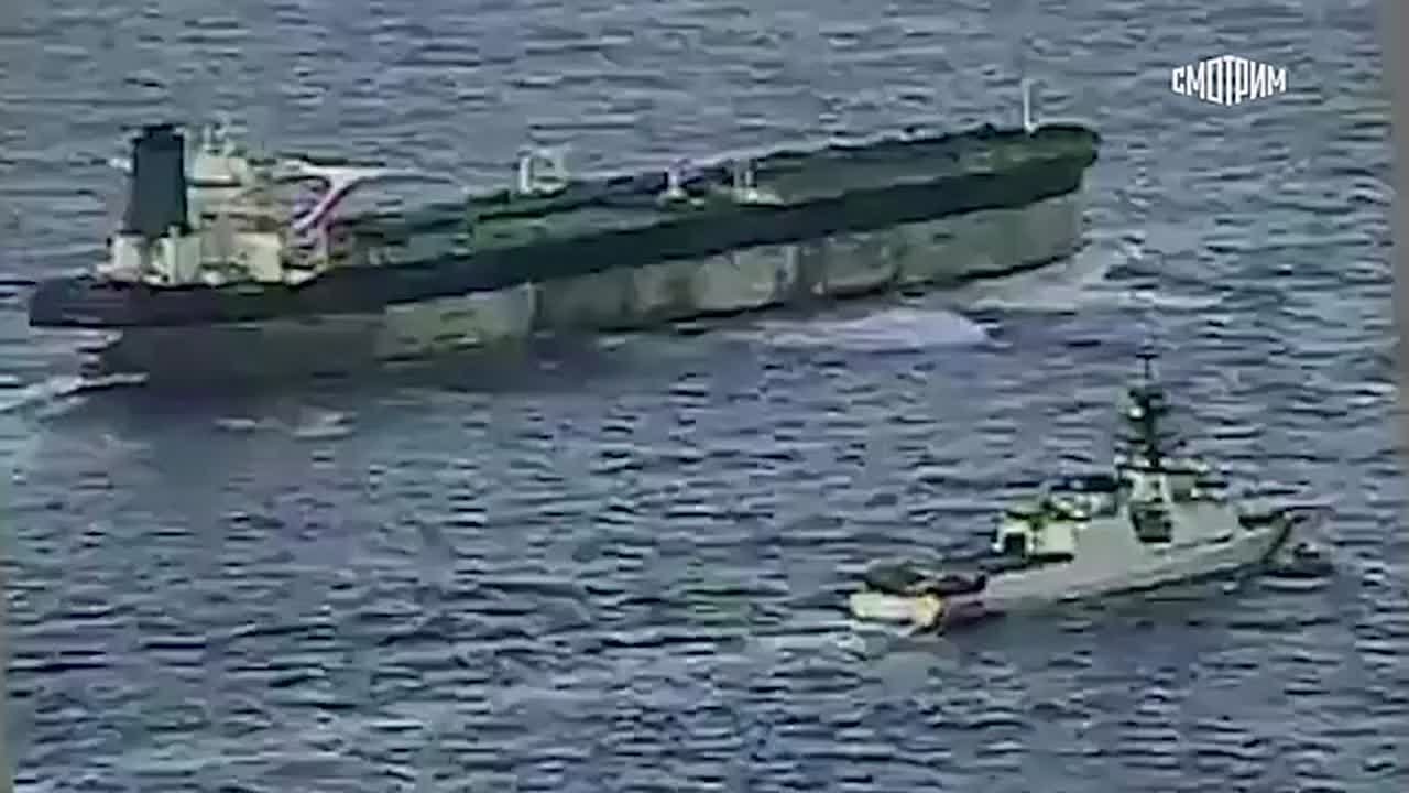 Кадры захвата военными США танкера "Маринера", шедшего под российским флагом, опубликовала американская береговая охрана