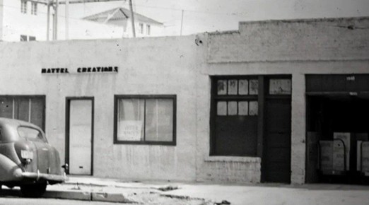 «Бизнес шел хорошо, так что уже в 1948 году Mattel переехала из гаража Хэндлеров в отдельный офис в Хоторне в округе Лос-Анджелес. В следующие десятилетия компания придумает «Барби», машинки Hot Wheels и многое другое, став...