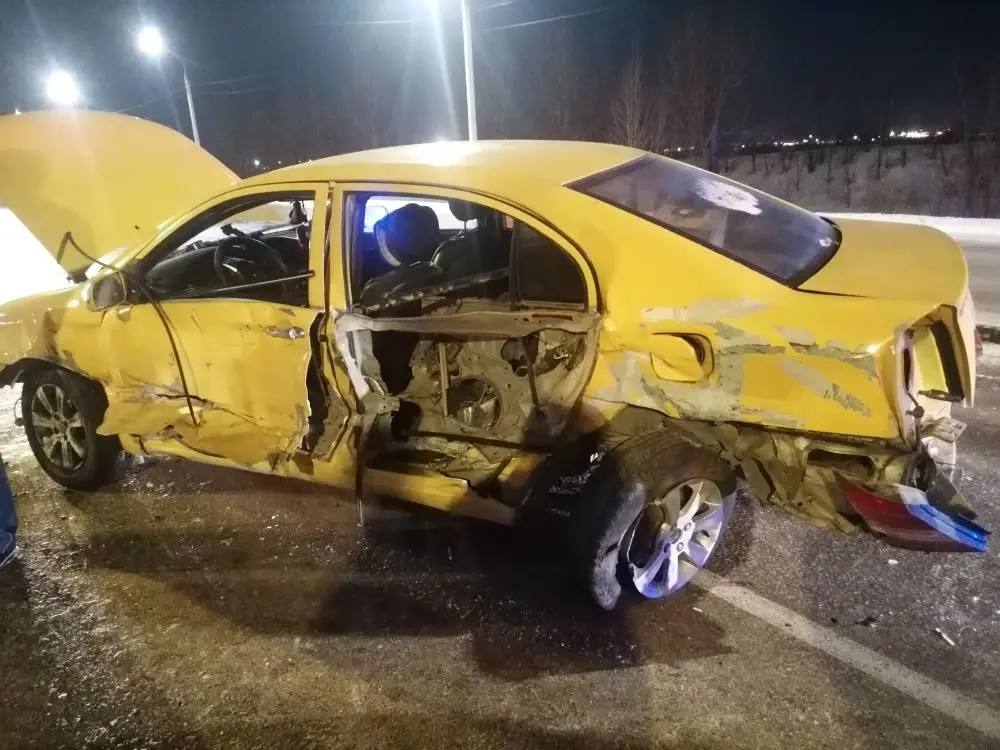 С 5 по7 января на дорогах республики произошло 43 аварии с механическими повреждениями транспортных средств, в том числе 2 ДТП с пострадавшими, в результате которых травмы различной степени тяжести получили 2 человека