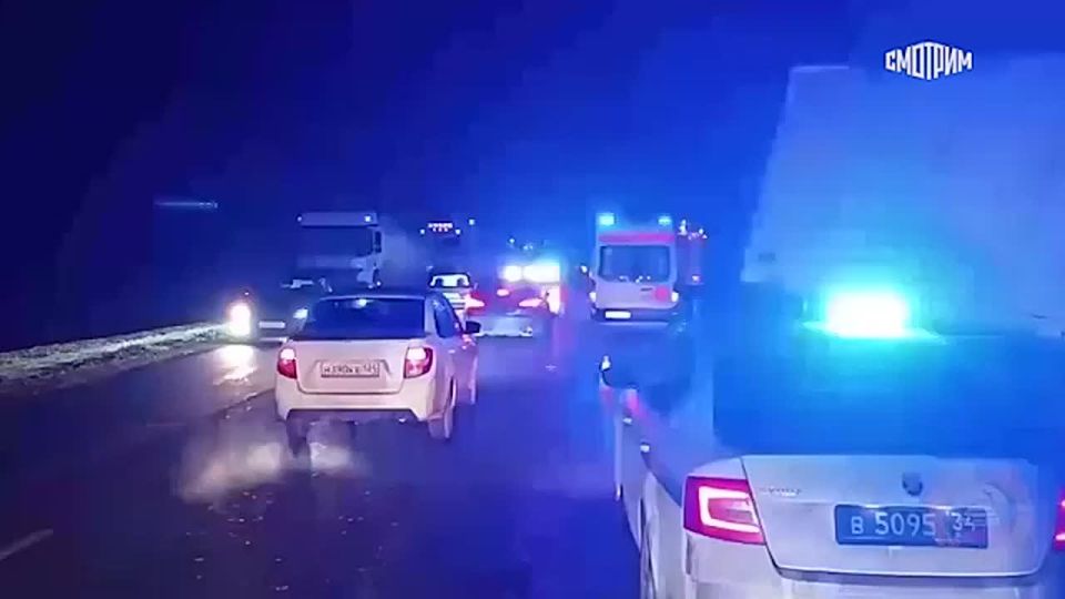 Кадры с места ДТП в Волгоградской области, унесшего жизни 7 человек, публикует МВД