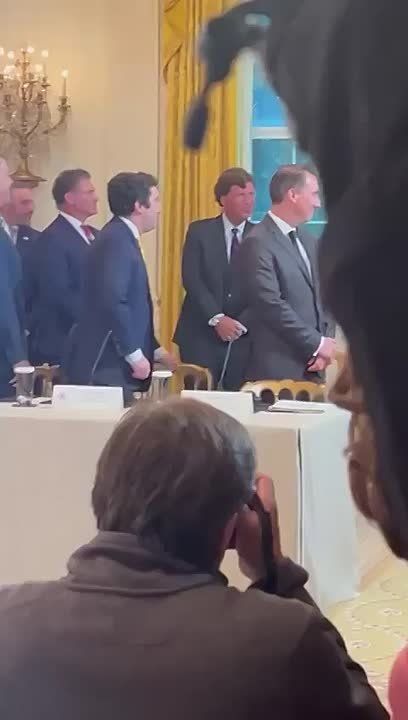 Отношения Трампа и Такера Карлсона снова потеплели после серий взаимной критики