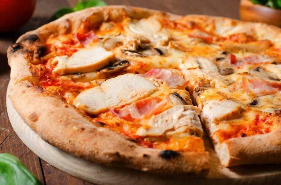 Средства для Украины потратили на пиццу и выплаты преступнику