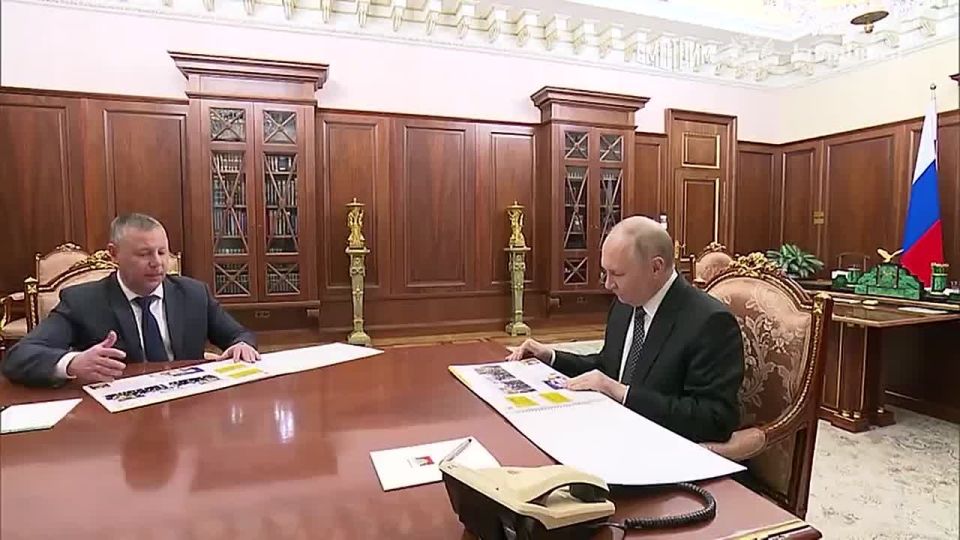 Владимир Путин провел встречу в Кремле с губернатором Ярославской области Михаилом Евраевым