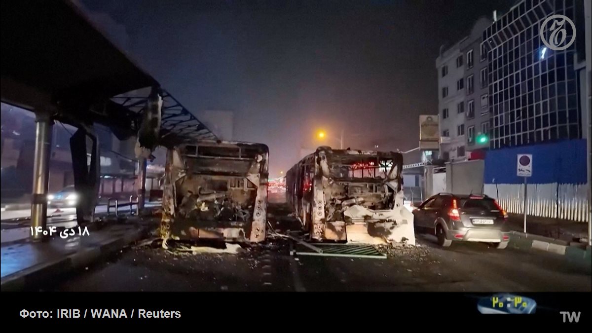 Рассмотрите возможность выезда из Ирана по суше в Турцию или Армению, если это безопасно Рассмотрите возможность выезда из Ирана по суше в Турцию или Армению, если это безопасно