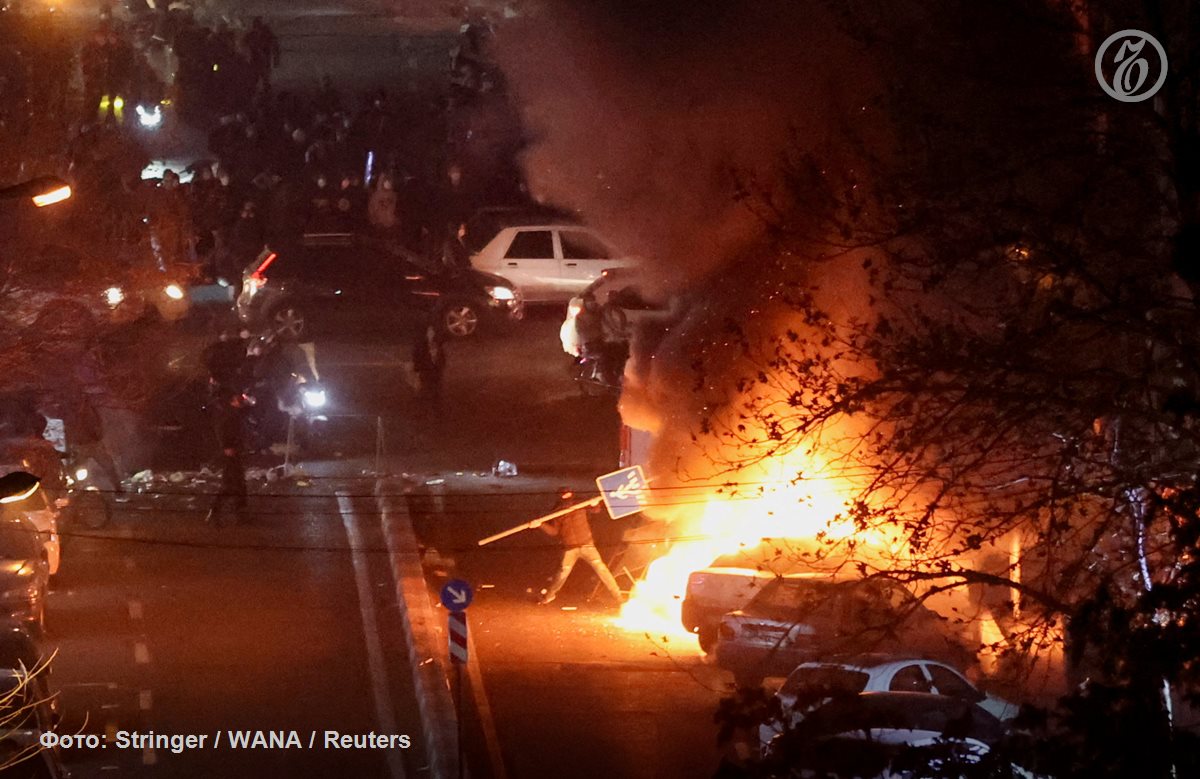 Рассмотрите возможность выезда из Ирана по суше в Турцию или Армению, если это безопасно