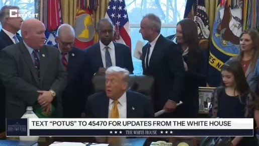 «Буду наблюдать»: Трамп пока «поставил Иран на паузу» и высказался про Гренландию