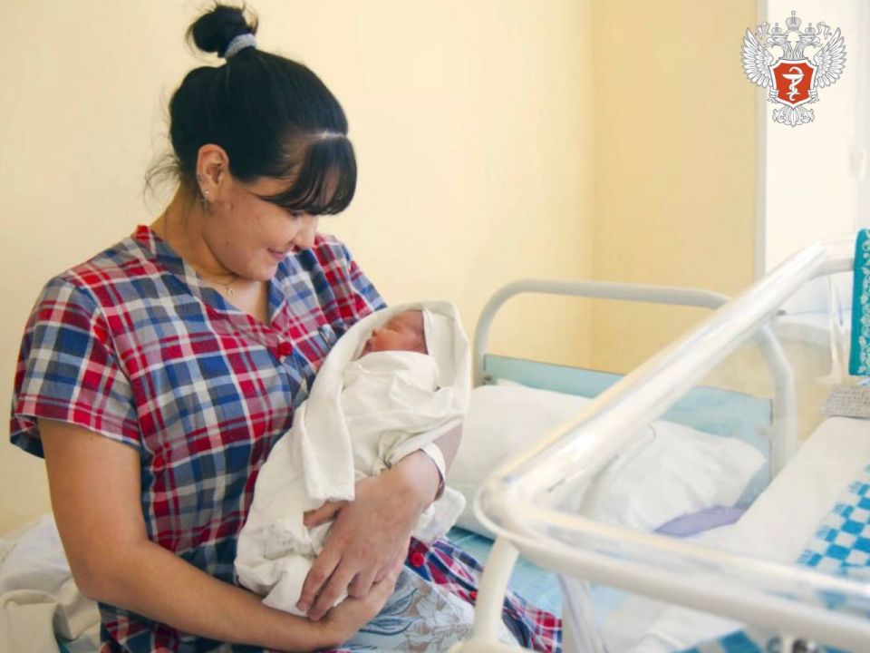 В Приморском крае после аномального снегопада медики приняли роды прямо в машине скорой помощи