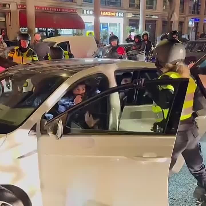 Победу Сенегала над Марокко в Кубке Африки с размахом отметили в Париже