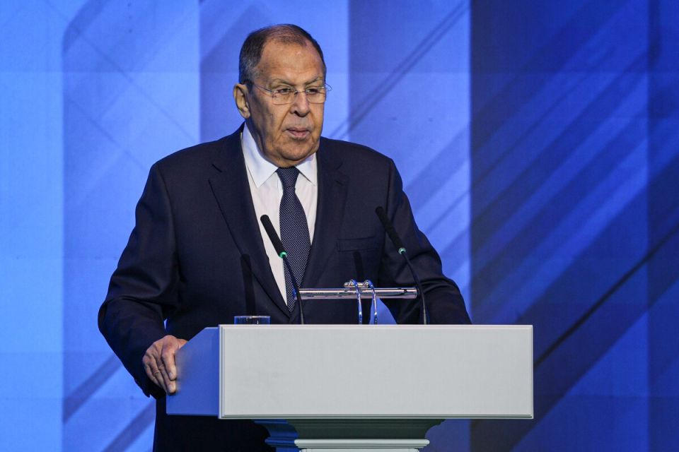 НАТО всерьез готовятся к войне с Россией, — Лавров