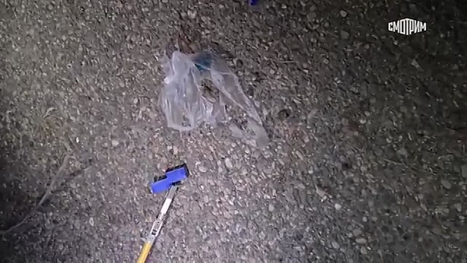 Появились кадры ликвидации сотрудниками ФСБ россиянина, готовившего теракты против военнослужащих РФ. При задержании он открыл стрельбу