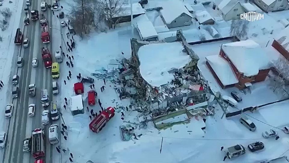 Кровля торгового центра обрушилась в Новосибирске