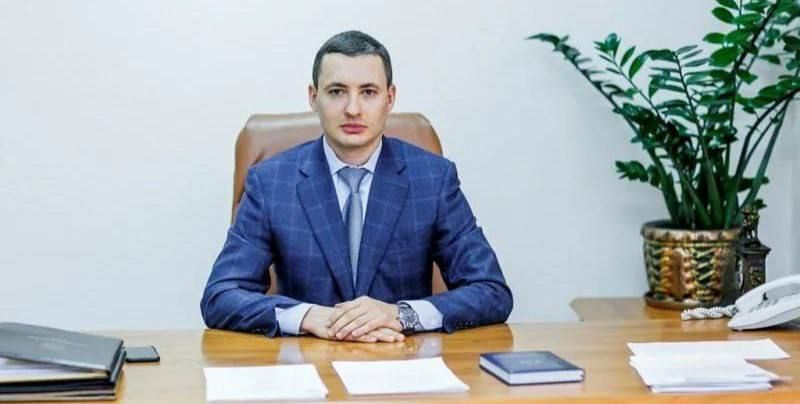 Чиновника, взыскавшего 85 тысяч с пенсионерки за обвинения в коррупции, теперь проверяют по делу о многомиллиардном воровстве