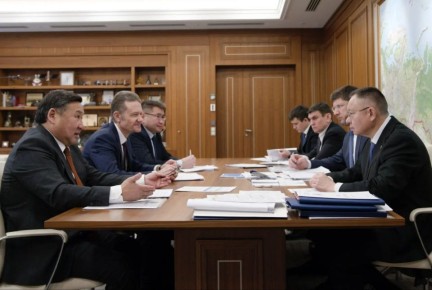 Министр строительства и ЖКХ РФ Ирек Файзуллин провел рабочую встречу с Главой Республики Тыва Владиславом Ховалыгом