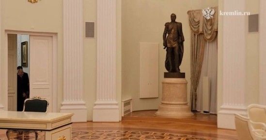 Переговоры под присмотров тех, кто главнее президентов